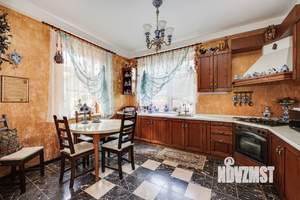 Дом 350м², 3-этажный, участок 13 сот.  