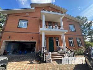 Дом 500м&sup2;, 3-этажный, участок 15 сот.  