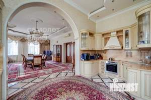 Дом 445м², 3-этажный, участок 30 сот.  