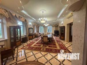 Дом 500м&sup2;, 3-этажный, участок 15 сот.  