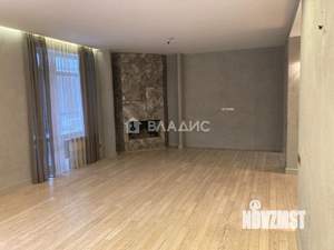 Дом 400м², 2-этажный, участок 10 сот.  
