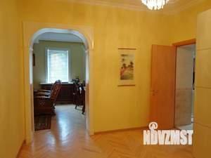 Дом 406м&sup2;, 3-этажный, участок 20 сот.  