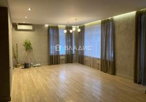 Дом 400м², 2-этажный, участок 10 сот.  