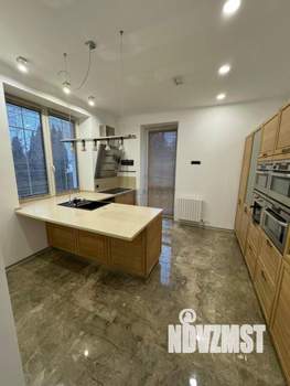 Дом 500м², 3-этажный, участок 14 сот.  