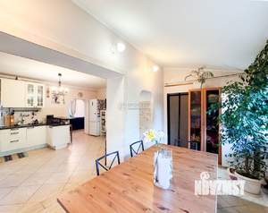 Таунхаус 207м², 3-этажный, участок 5 сот.  