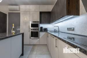 Дом 650м&sup2;, 3-этажный, участок 12 сот.  