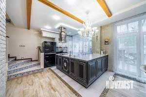 Таунхаус 200м², 3-этажный, участок 1 сот.  