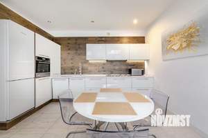 Дом 400м&sup2;, 2-этажный, участок 10 сот.  