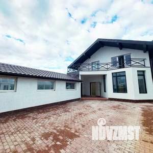 Дом 239м&sup2;, 2-этажный, участок 6 сот.  