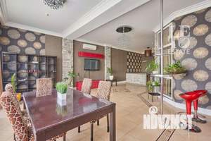4-к квартира, вторичка, 210м2, 4/4 этаж