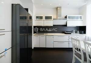 3-к квартира, вторичка, 121м2, 8/8 этаж