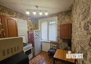 2-к квартира, вторичка, 43м2, 1/4 этаж