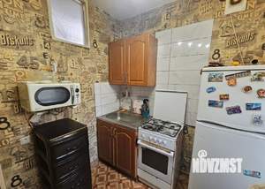 2-к квартира, вторичка, 43м2, 1/4 этаж