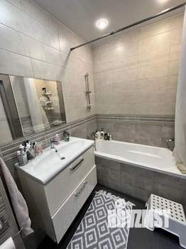 2-к квартира, вторичка, 63м2, 2/17 этаж