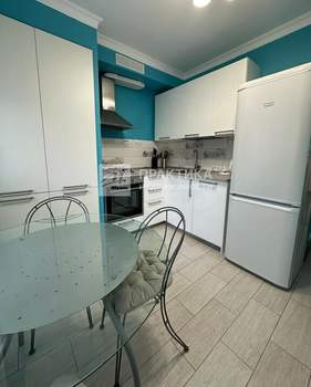 2-к квартира, вторичка, 65м2, 1/4 этаж