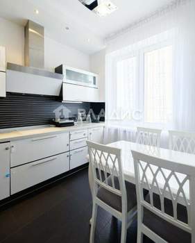 3-к квартира, вторичка, 121м2, 8/8 этаж