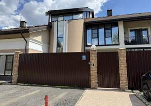 3-к квартира, вторичка, 140м2, 1/3 этаж