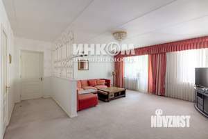 4-к квартира, вторичка, 144м2, 2/4 этаж